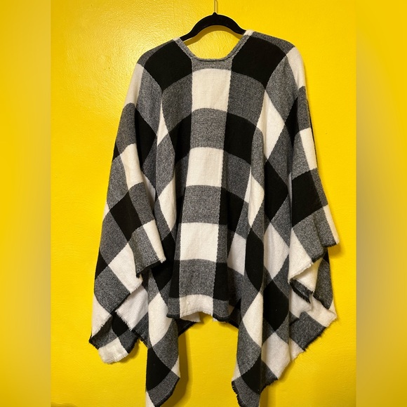 Summer & rose poncho wrap. Size OSFA - Picture 2 of 4